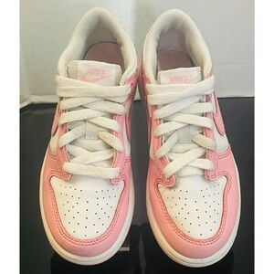 Nike Dunk Low
Little Kids' Shoes Pink & White Low Top Sneakers Size 1Y